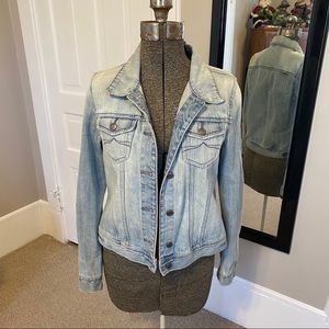 Old Navy - Light wash jean jacket - Size M